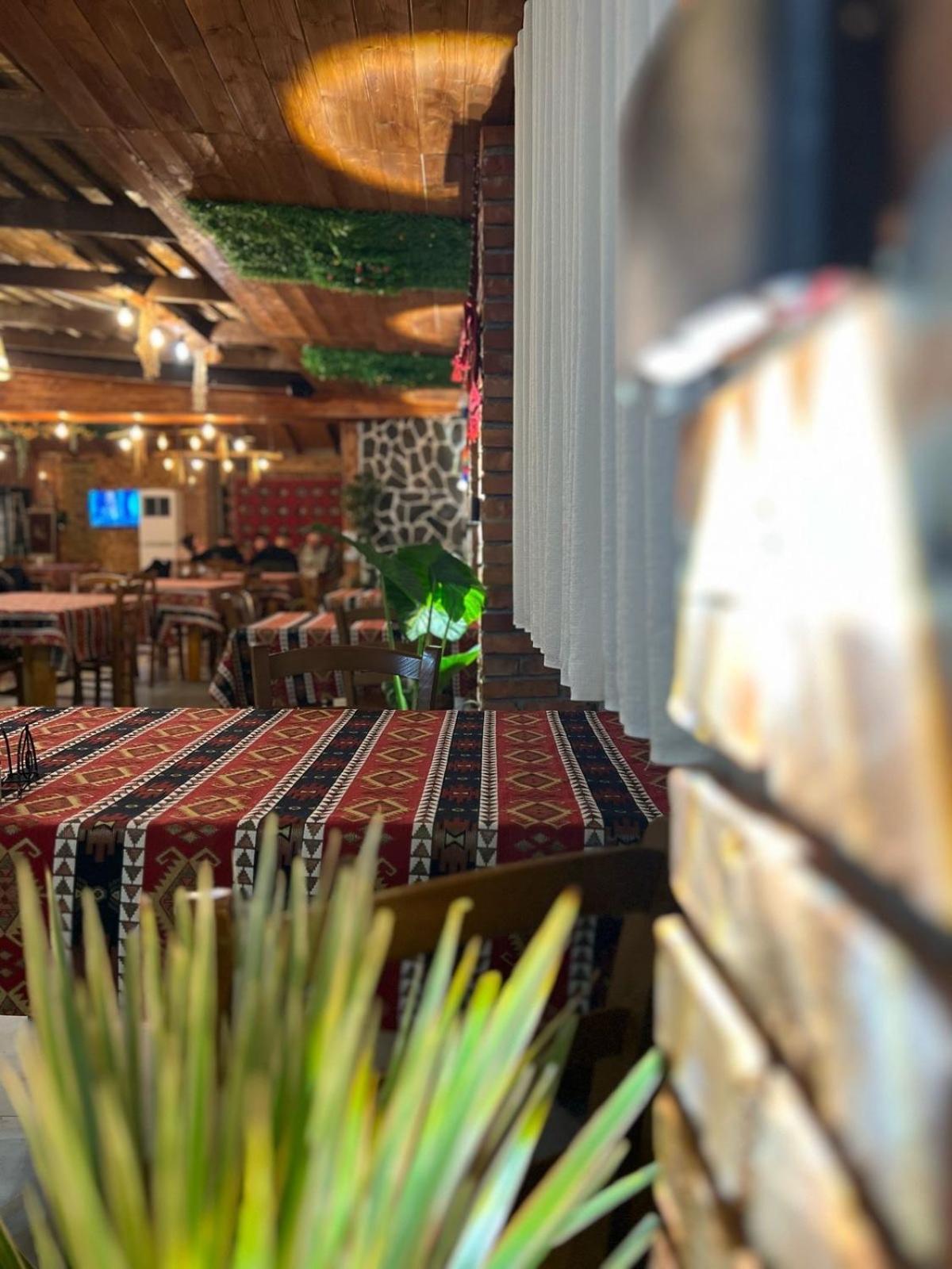 Te Bujtina Hotel- Cozy With Traditional Breakfast Near *