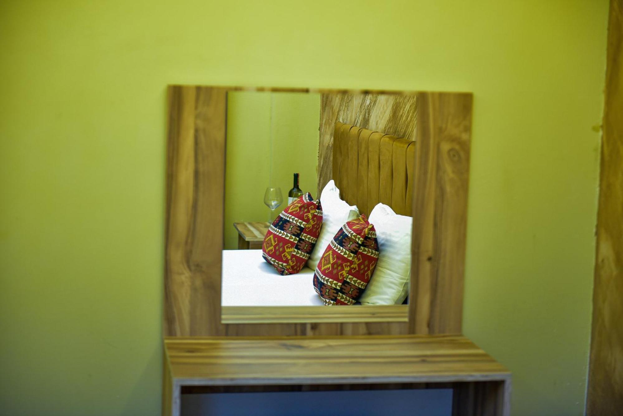 Te Bujtina Hotel- Cozy With Traditional Breakfast Near