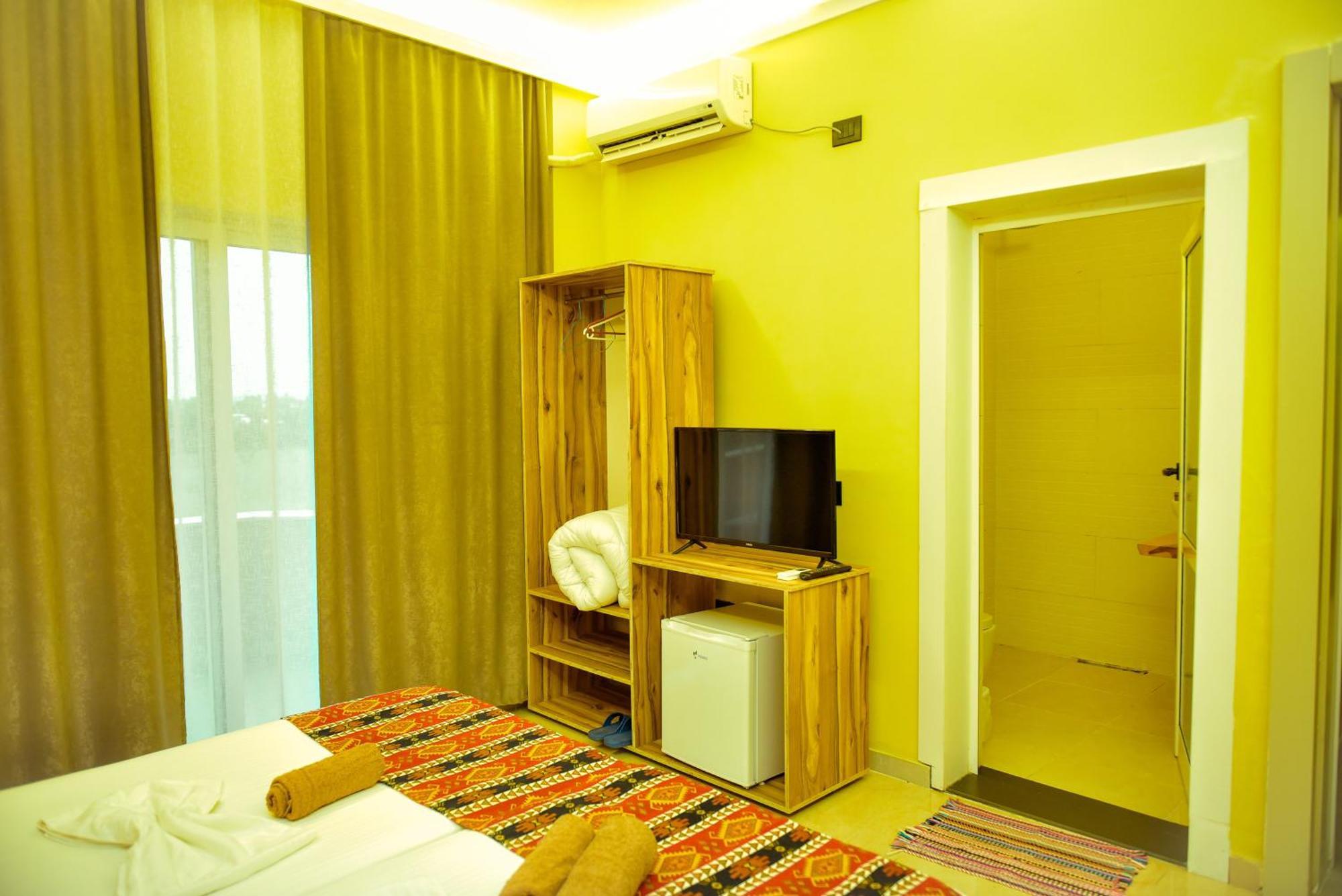 Te Bujtina Hotel- Cozy With Traditional Breakfast Near Hotel Golem (Tirana)