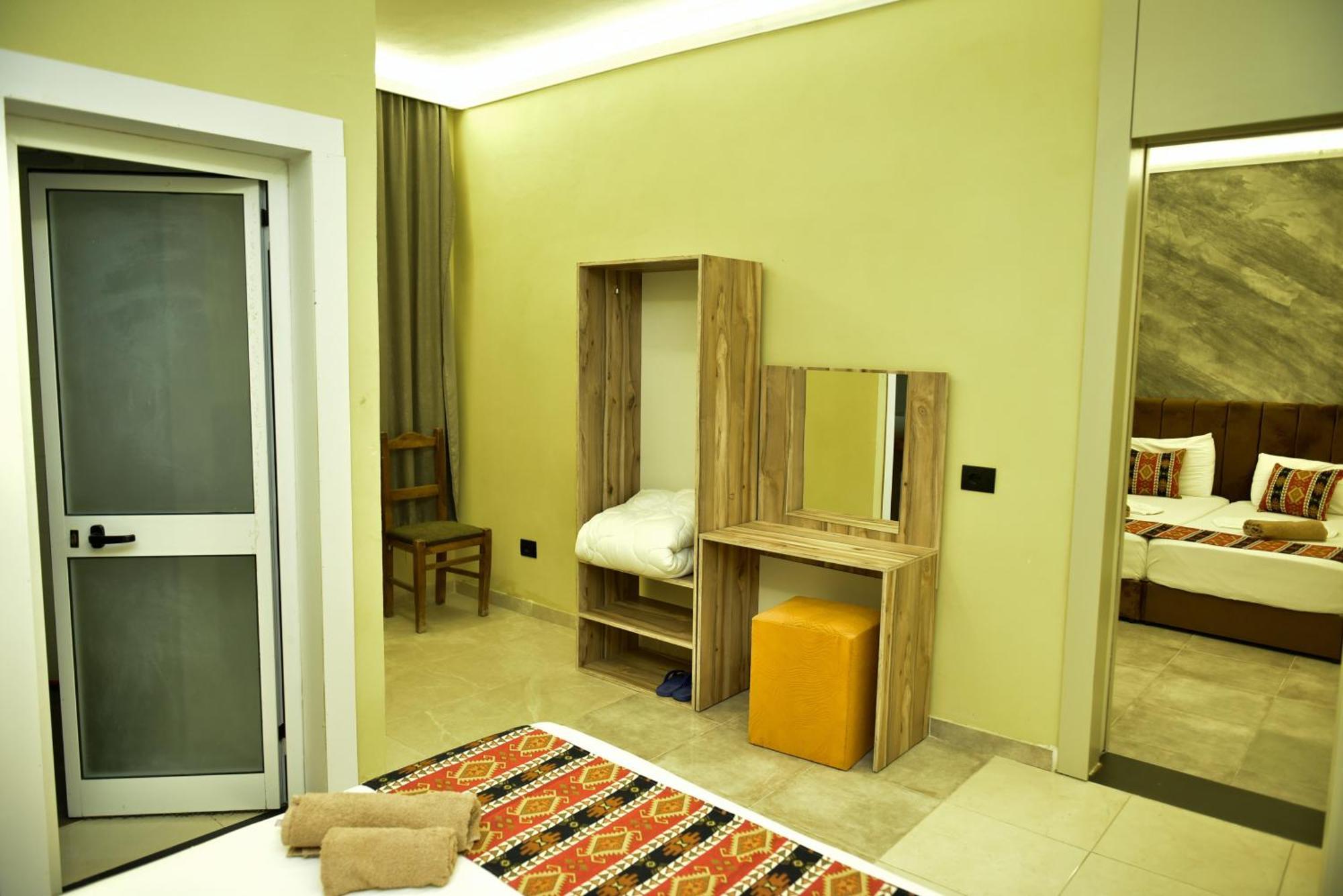 Te Bujtina Hotel- Cozy With Traditional Breakfast Near * Golem (Tirana)
