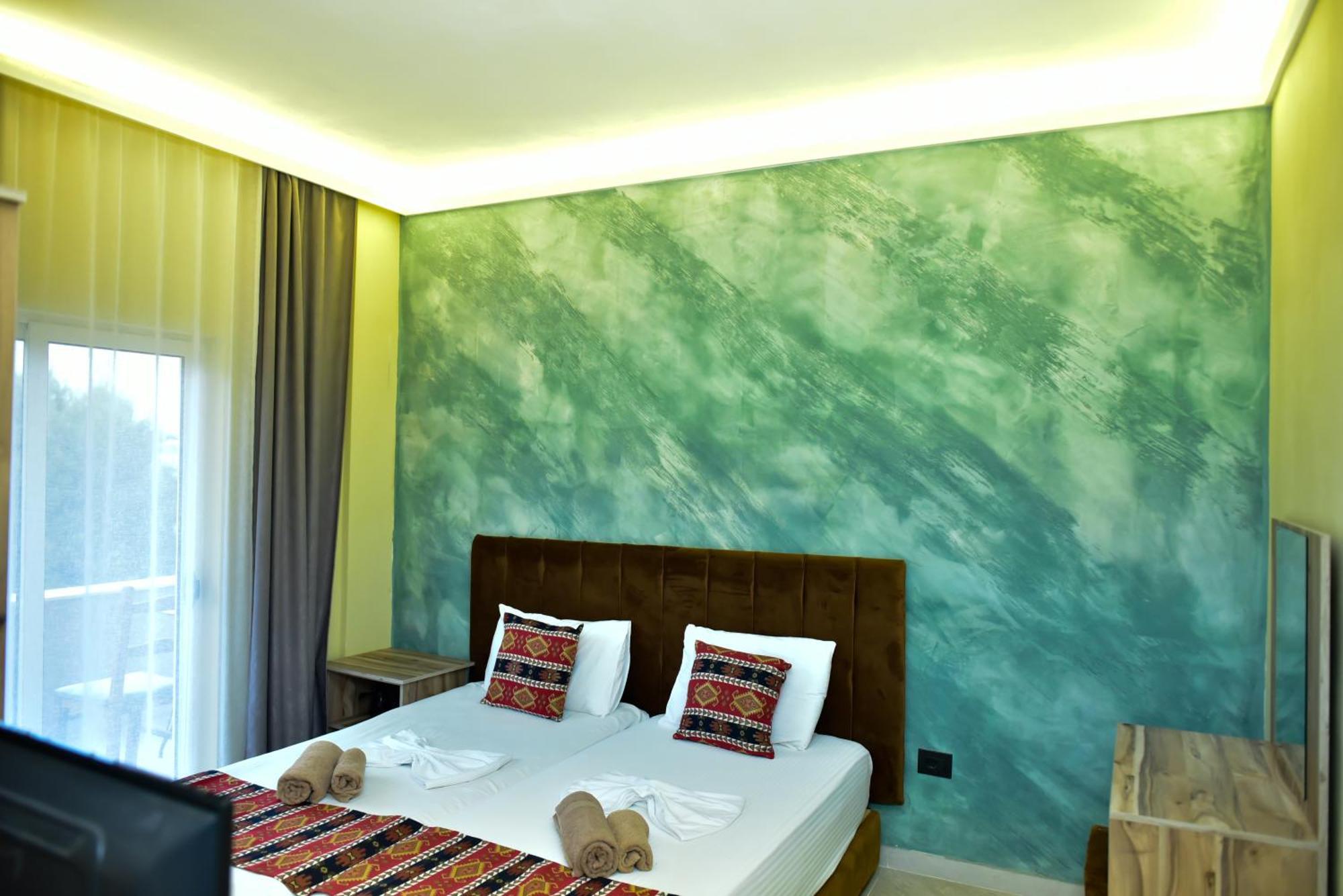 Te Bujtina Hotel- Cozy With Traditional Breakfast Near
